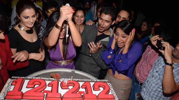 images_Cinema_Masala_Monica Bedi Sambhavna Avinash Dwivedi and Kashmera